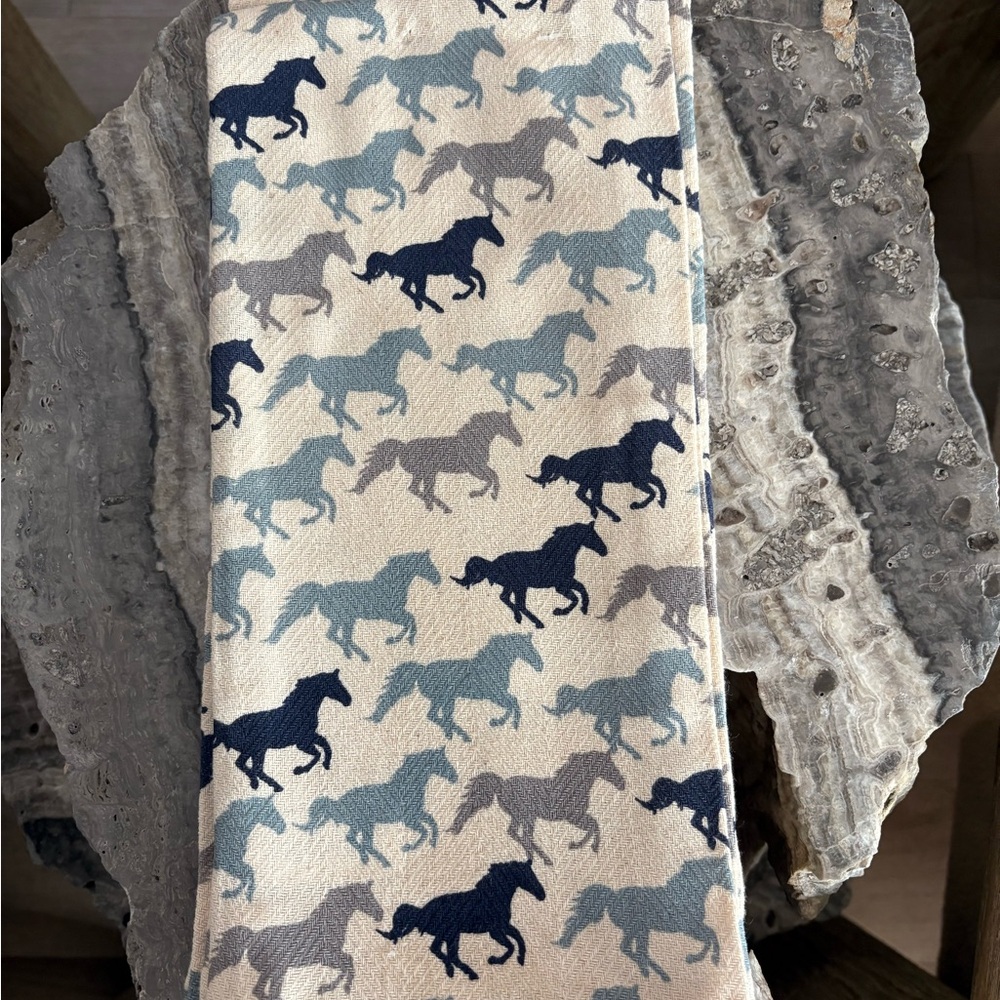 NWT Envogue Equestrian Print Kitchen Towel - Picture 2 of 4